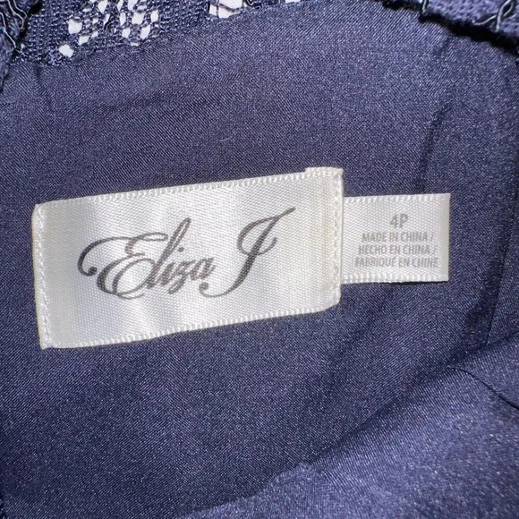 Eliza J Navy Blue Lace Bell Sleeve Cocktail Wedding Evening Dress Sz 4P - Picture 3 of 6